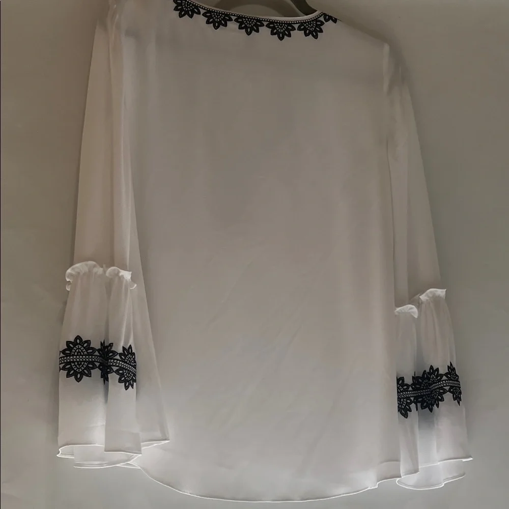 White House Black Market white Top with Black Detailing - Picture 11 of 11